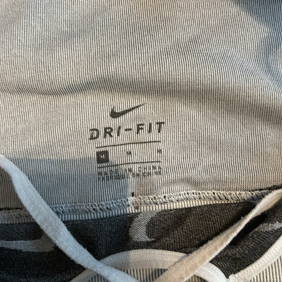 BUNDLE OF BRAS - Picture 4 of 7